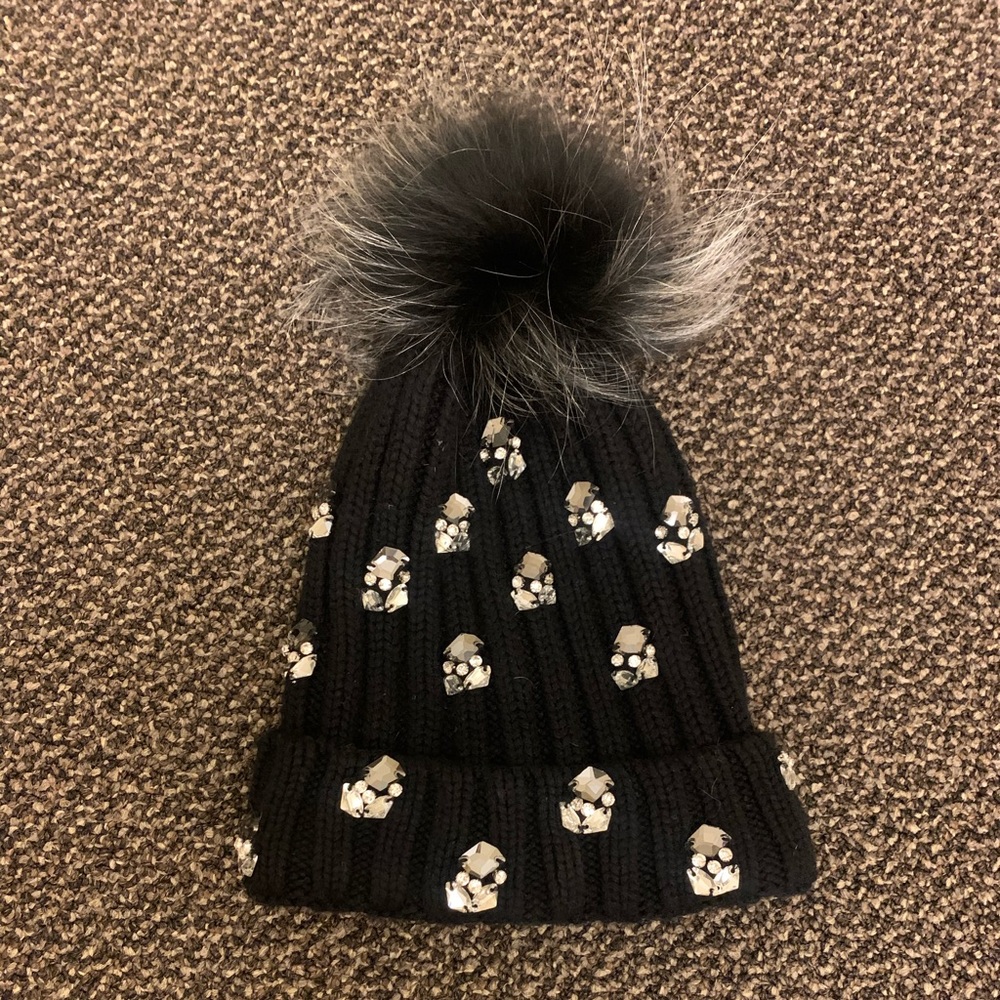 Jocelyn pom pom hat
